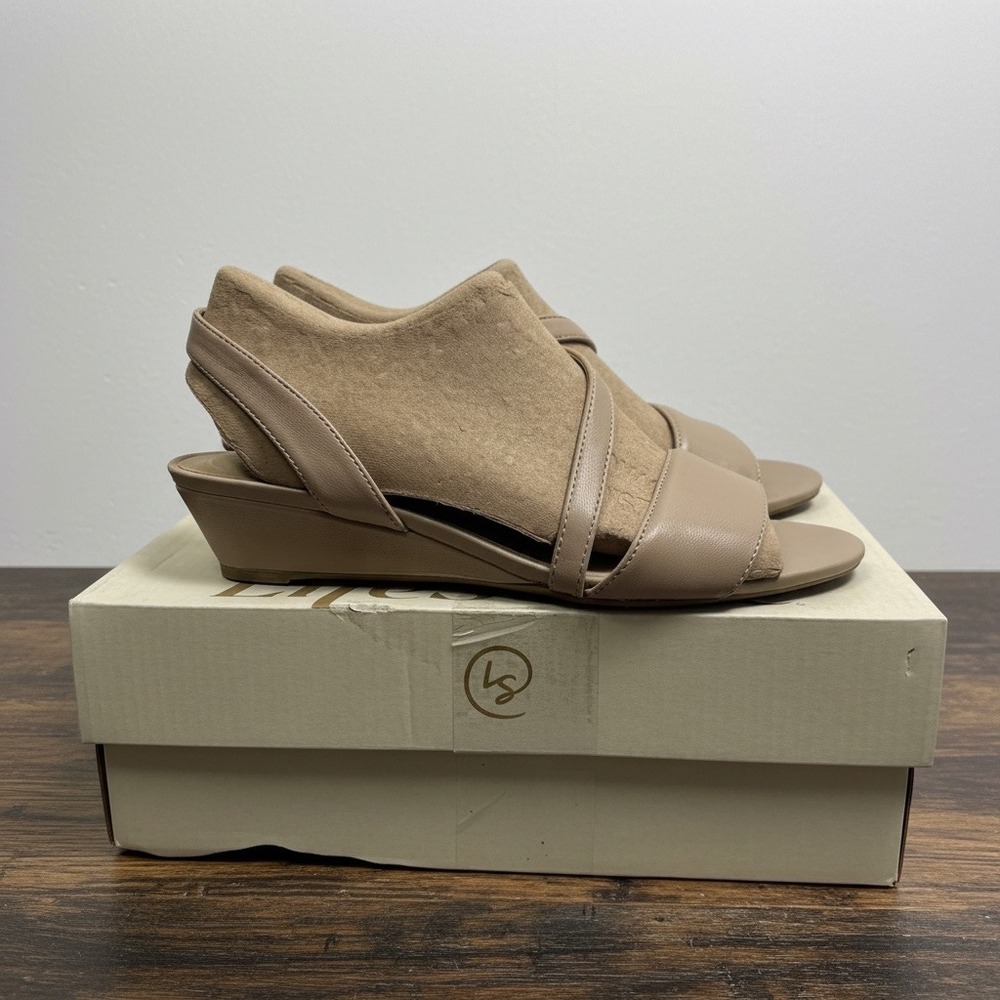 NIB LifeStride Yasmine Wedge Sandal Soft System Heirloom Taupe Womens 7.5M